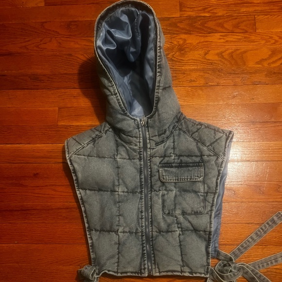 Vest - Picture 2 of 3